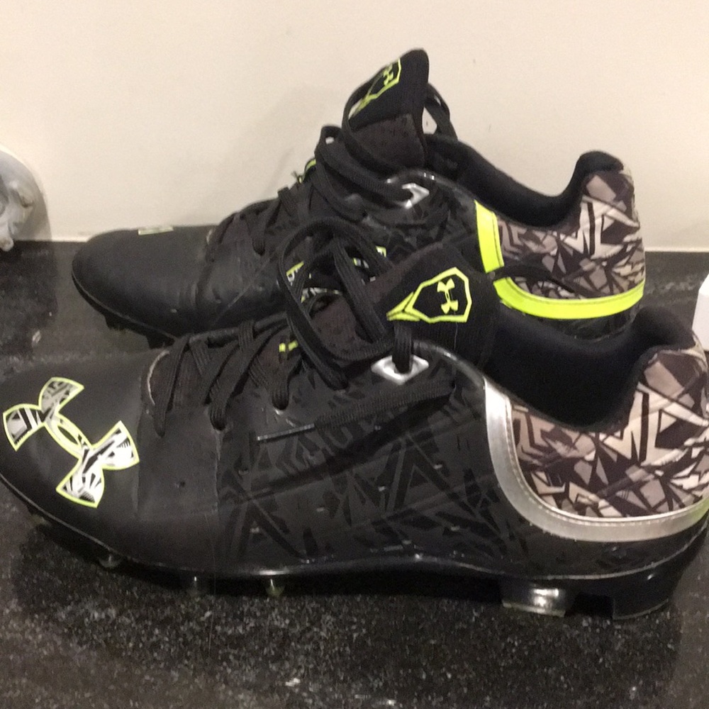 Under Armour cleats - men’s 9